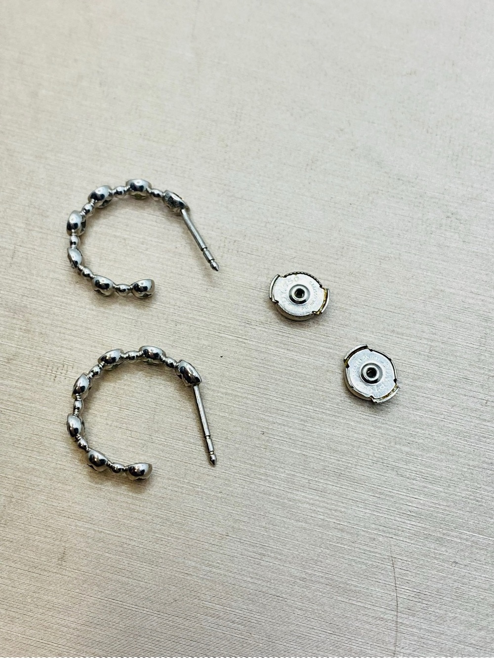 EUC David Yurman White Gold and Platinum Diamond Earrings - Picture 12 of 17